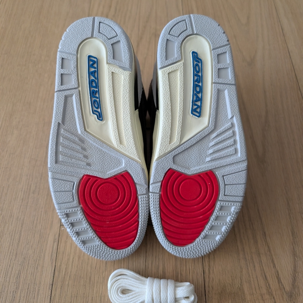 [NEW] Boys Black and Blue Jordans - Picture 2 of 4